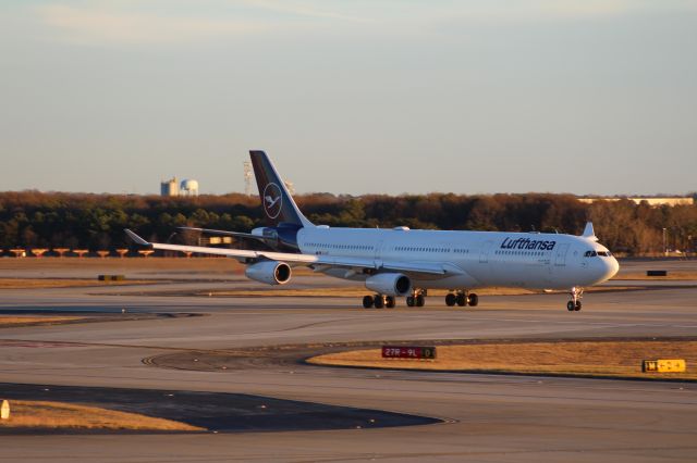 Airbus A340-300 (D-AIGT)