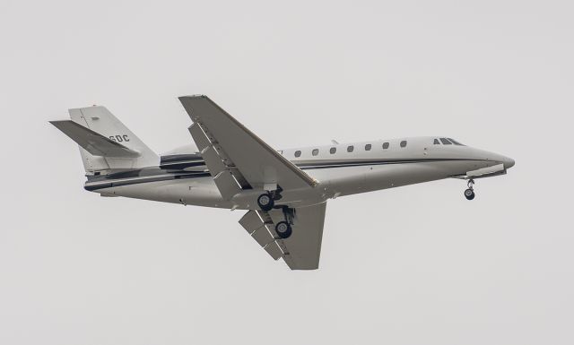 Cessna Citation Sovereign (N256DC) - Runway 02L arrival @KDPA.