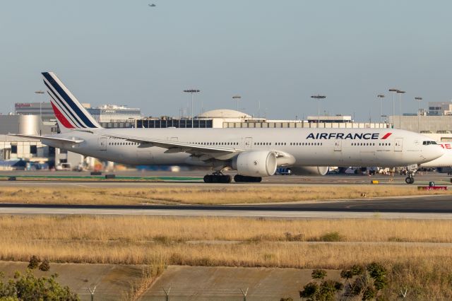 BOEING 777-300ER (F-GEQU) - 03.05.2017