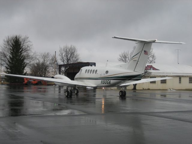 Beechcraft Super King Air 200 (N90GA) - nasty late winter Ohio weather