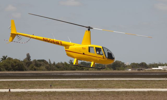 Robinson R-44 (N606WT)