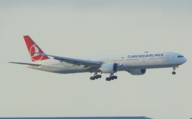 BOEING 777-300ER (TC-LJC)