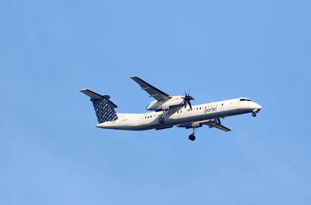 de Havilland Dash 8-400 (C-GKQD)