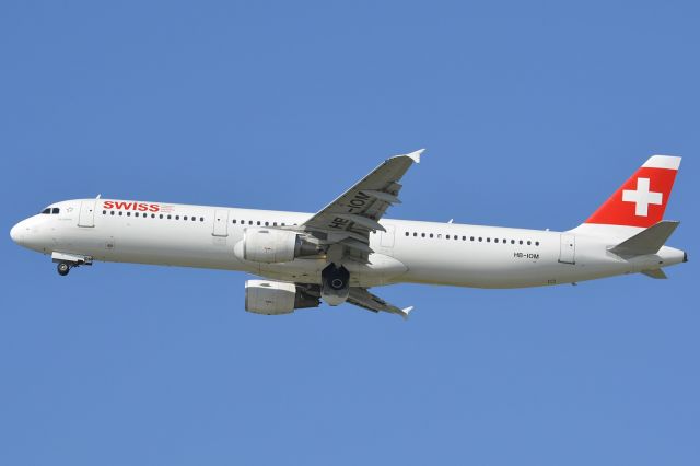 Airbus A321 (HB-IOM)