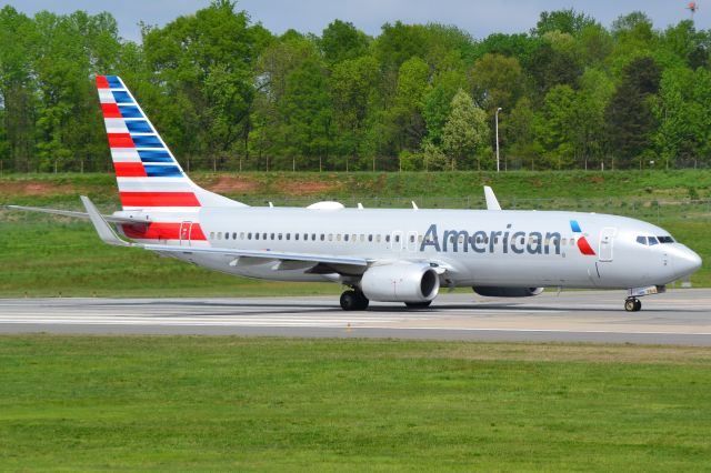 Boeing 737-800 (N971NN) - Takeoff roll runway 18C at KCLT - 4/13/19