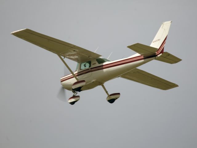 Cessna 152 (N5453M) - Take off runway 26.