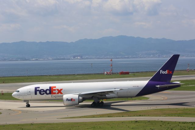 Boeing 777-200 (N880FD)