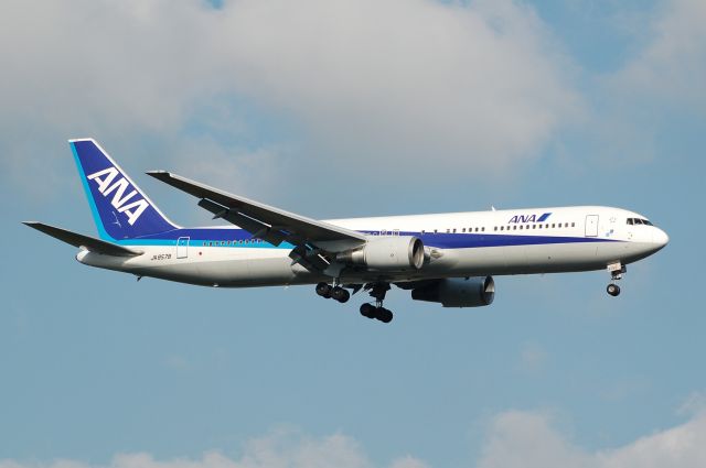 BOEING 767-300 (JA8578) - 2011-09-28