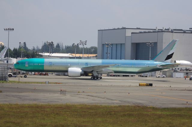 BOEING 777-300 (A6-EGV) - FoF