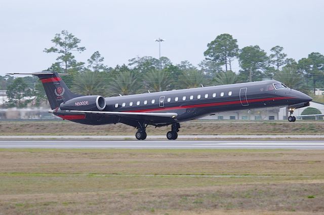 Embraer ERJ-145 (N500DE)