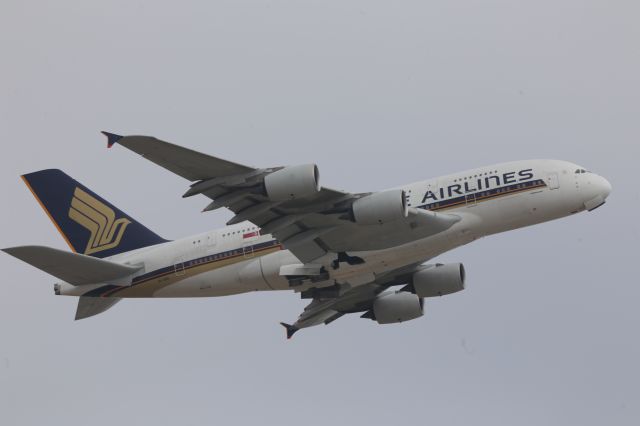 Airbus A380-800 (9V-SKN)