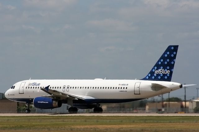 Airbus A320 (N561JB)