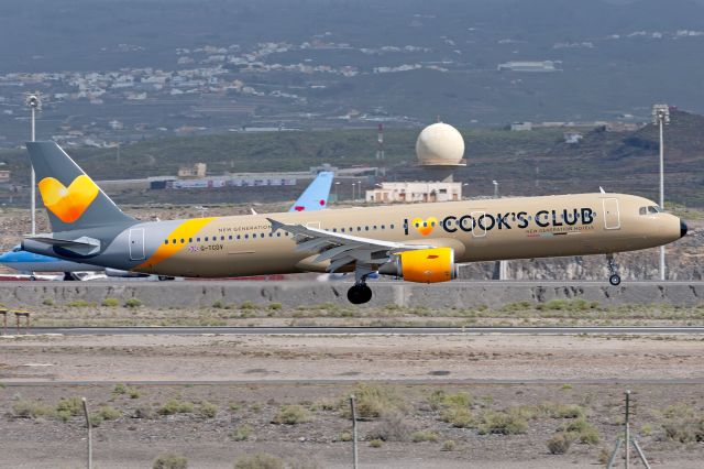Airbus A321 (G-TCDV)