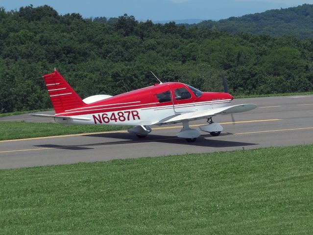 Piper Cherokee (N6487R) - Very nice aircraft.