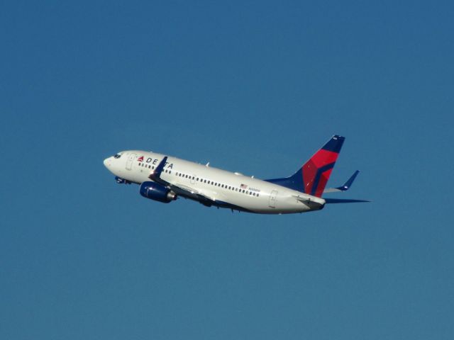 Boeing 737-700 (N308DE)