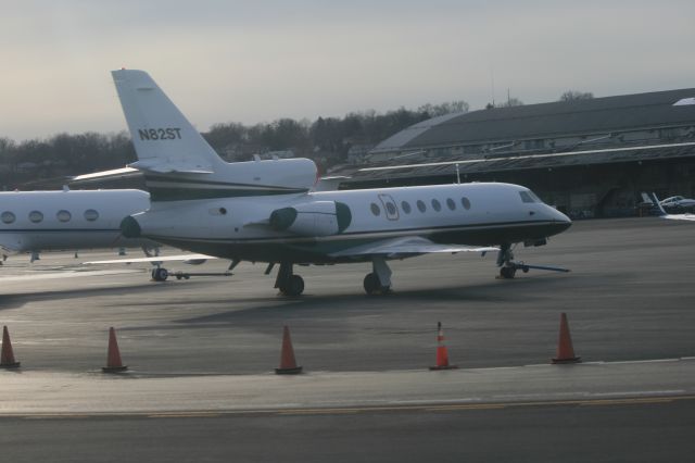Dassault Falcon 50 (N82ST)