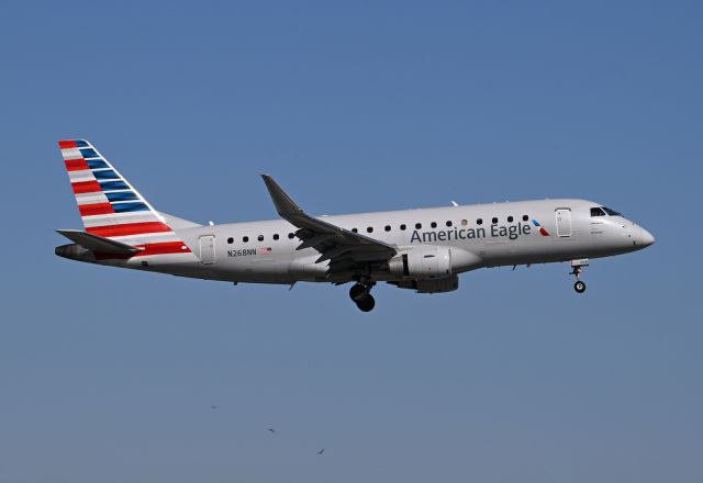 Embraer 175 (N268NN)