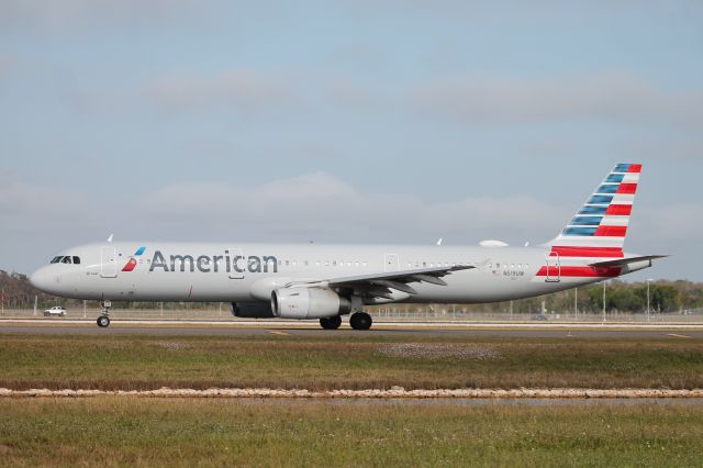 Airbus A321 (N519UW) - American Flight 2555 taxis at Southwest Florida International Airport prior to flight to Charlotte-Douglas International Airport (12/18/24)