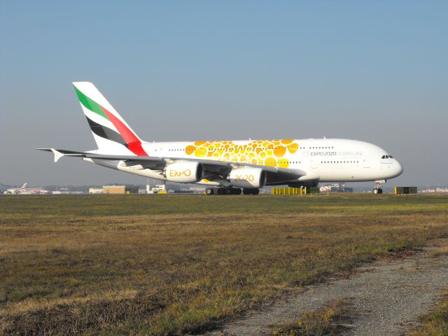 Airbus A380-800 (A6-EOU)