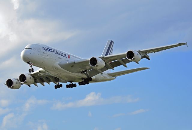 Airbus A380-800 —