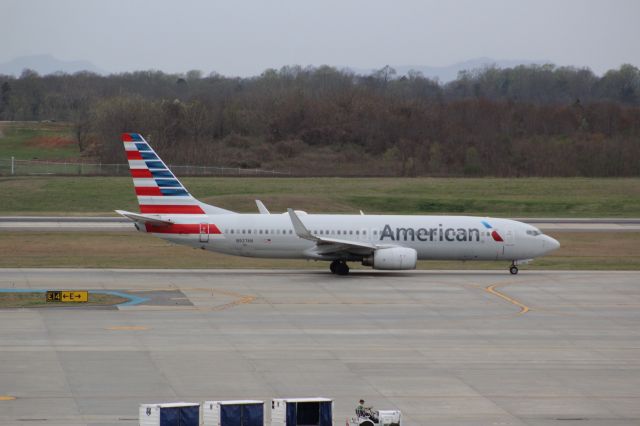 Boeing 737-800 (N927AN)