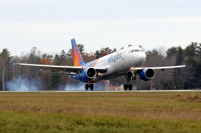 Airbus A320 (N258NV) - 'Allegiant 2313' touching down on runway 15