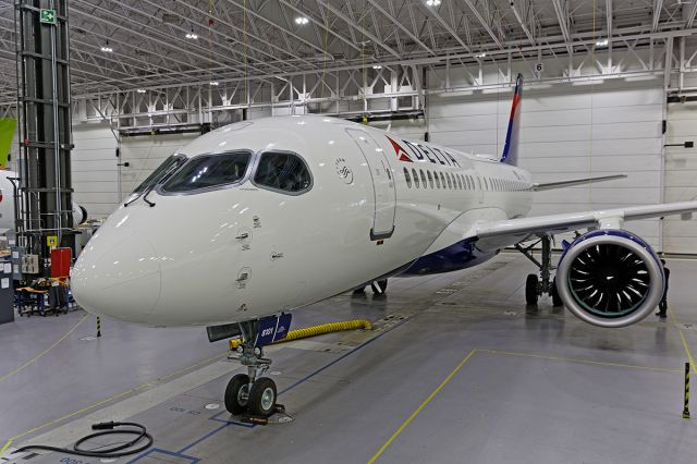 Airbus A220-100 (C-FOVL)