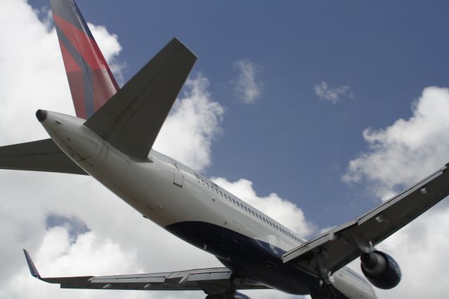 Boeing 757-200 (N67171) - Delta