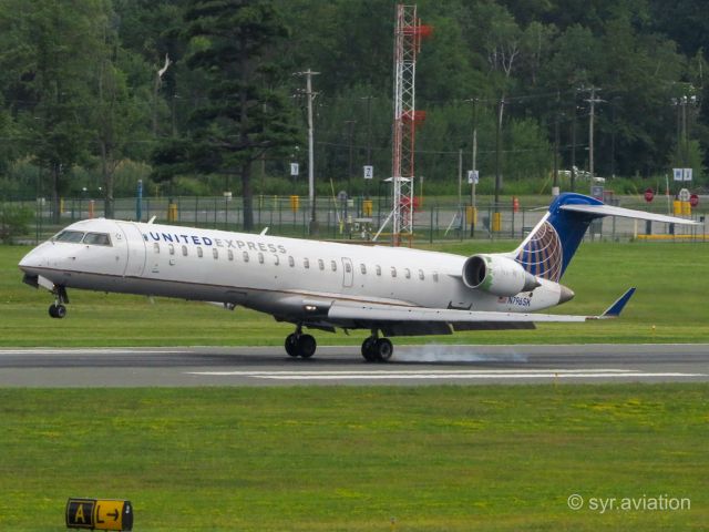 Canadair Regional Jet CRJ-700 (N796SK) - United (SkyWest) CRJ-700 landing on runway 01 from O'Hare. 