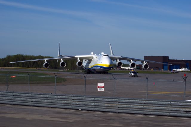 Antonov Antheus (UR-82060) - Antonov AN-225 Mriya. (UR-82060) Landing at INT'L MONTRÉAL-MIRABEL AIRPORT (MONTRÉAL CA) YMX at 07:29 (2020-05-24) with medical equipment for COVID-19