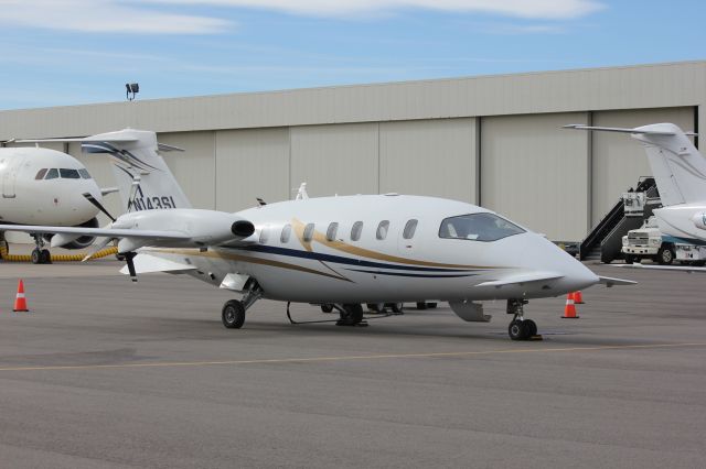 Piaggio P.180 Avanti (N143SL)