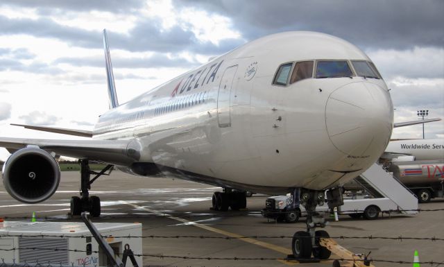 BOEING 767-400 (N833MH) - ******SELECT FULL FOR HD******br /br /br /br /br /br /Patriots charter 767-400!br /br /br /br /br /br /******SELECT FULL FOR HD******