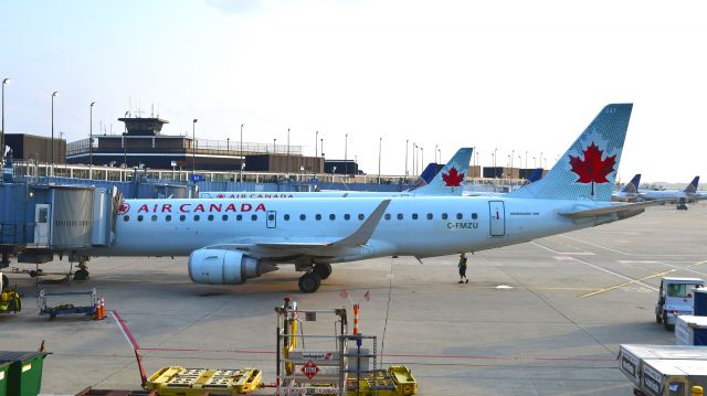 Embraer ERJ-190 (C-FMZU) - Air Canada Embraer ERJ-190AR C-FMZU C-FMZU in Chicago 
