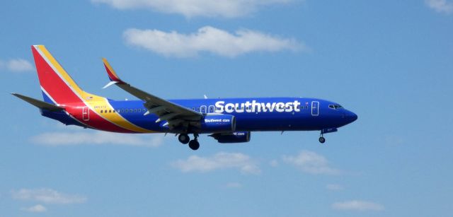 Boeing 737 MAX 8 (N8537Z) - On short final is this 2017 Southwest Airlines Boeing 737-8H4 (WL) in the Spring of 2023.