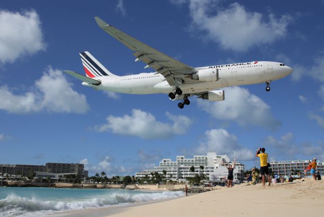 Airbus A330-200 (F-GZCO)