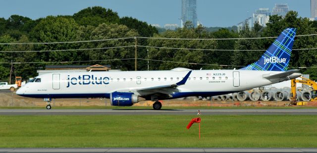 Embraer ERJ-190 (N229JB) - 7/7/17