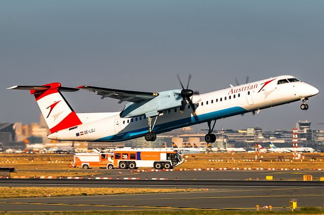 de Havilland Dash 8-400 (OE-LGJ) - together with the Frankfurt Airport Firefighters!!