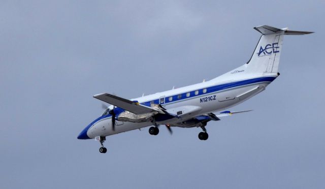 Embraer EMB-120 Brasilia (N121CZ) - On final is this 1999 Air Charter Express Embraer EMB-120 Brasilia in the Winter of 2019.