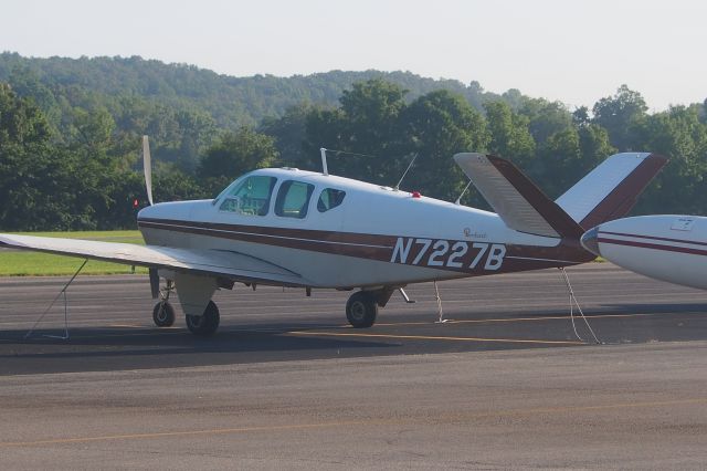 Beechcraft 35 Bonanza (N7227B)