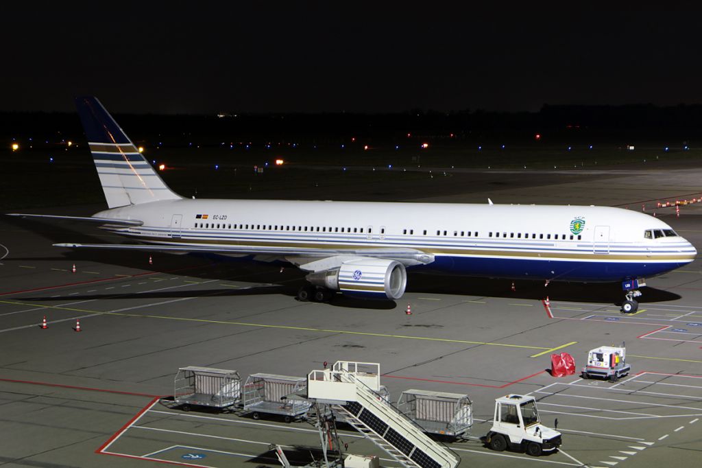 BOEING 767-300 (EC-LZO)