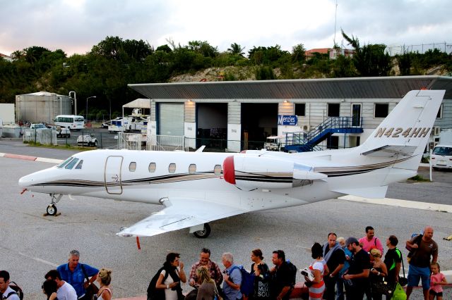 Cessna Citation Excel/XLS (N424HH) - Citation 560 on the ramp in Sint Maarten - 6 Jan 2013