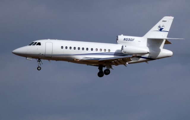 Dassault Falcon 900 (N59DF) - On final is this 1990 Dassault-Breguet-Mystere-Falcon 900 in the Winter of 2019.