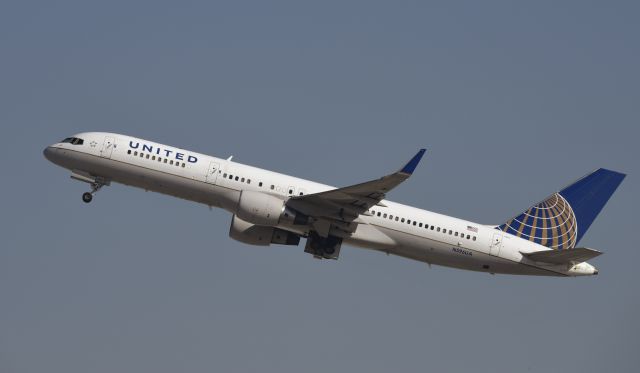 BOEING 757-300 (N596UA) - Departing LAX