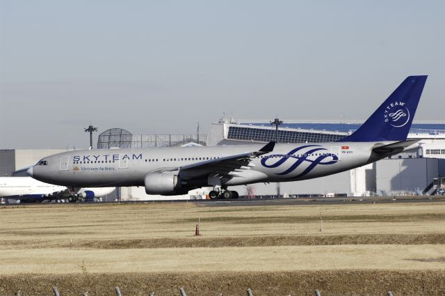 Airbus A330-200 (VN-A371) - Departure at Narita Intl Airport Rwy34L on 2012/12/11 "Sky Team c/s"