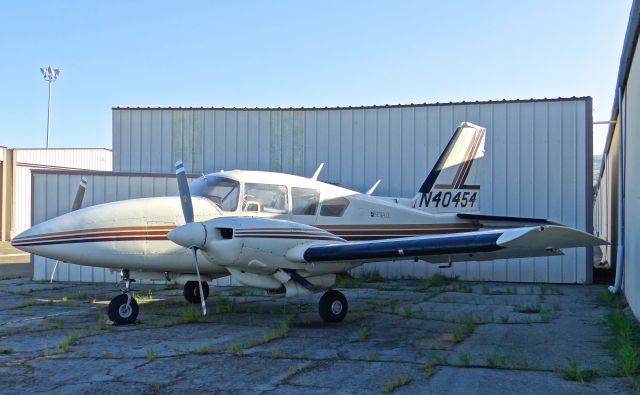 Piper Apache (N40454) - Local Aztec @ KRHV.