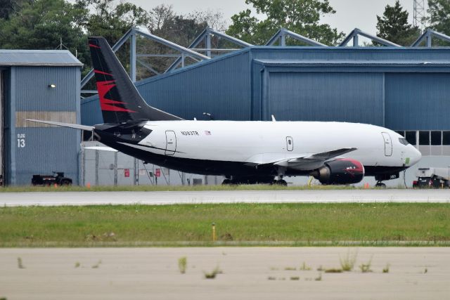 BOEING 737-300 (N383TR) - 07-13-23