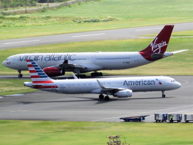 Airbus A321 (N160AN)