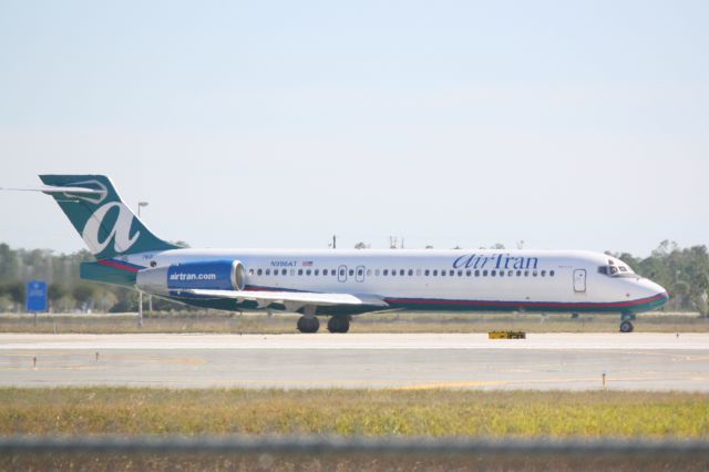 Boeing 717-200 (N996AT) - AirTran Flight 605 (N996AT) taxis for departure at Southwest Florida International Airport prior to a flight to Baltimore/Washington International Airport