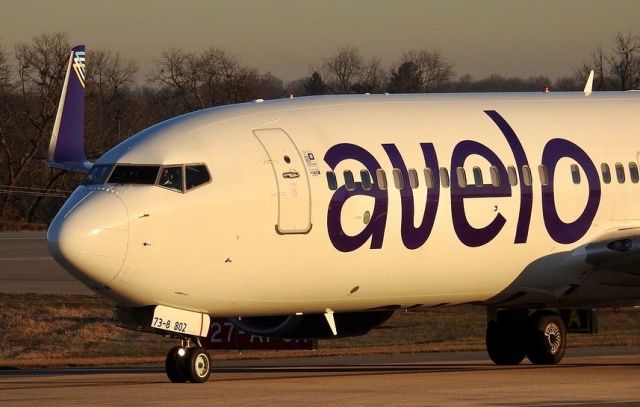 Boeing 737-800 (N802XT)