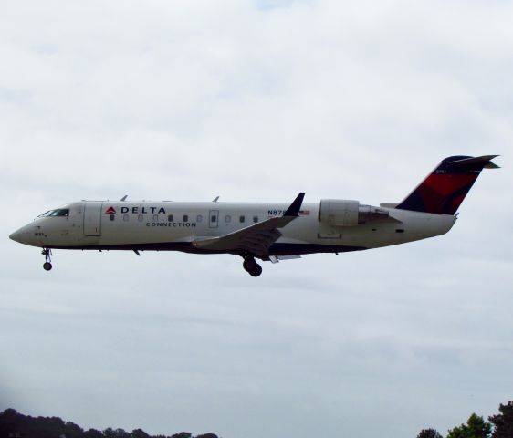 Canadair Regional Jet CRJ-200 (N8783E)